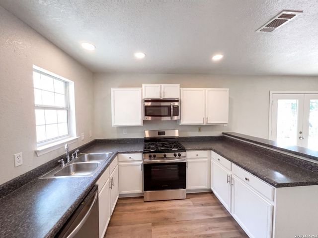 1918 ARBOR PL, San Antonio, TX 78207