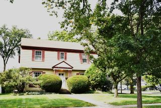 240 N Willow Road, Elmhurst, IL 60126