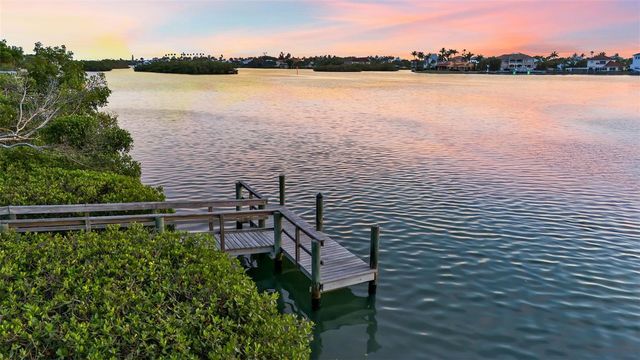612 LAUREL ROAD W, Nokomis, FL 34275