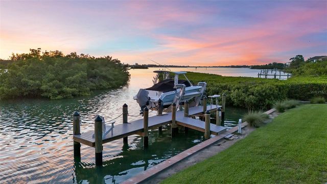 612 LAUREL ROAD W, Nokomis, FL 34275