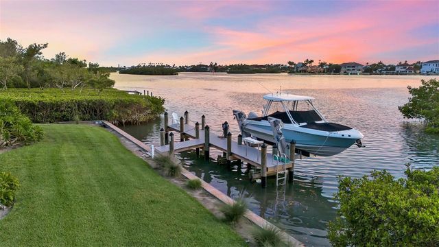612 LAUREL ROAD W, Nokomis, FL 34275