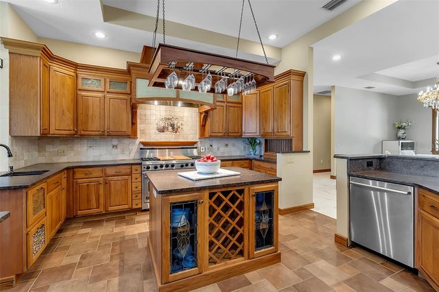 612 LAUREL ROAD W, Nokomis, FL 34275