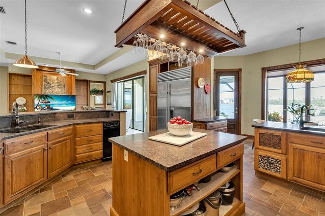 612 LAUREL ROAD W, Nokomis, FL 34275