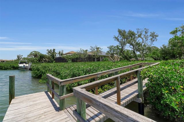 612 LAUREL ROAD W, Nokomis, FL 34275