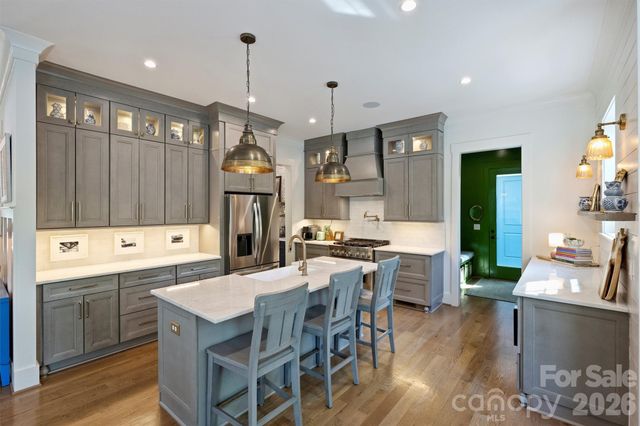 4232 Hiddenbrook Drive, Charlotte, NC 28205