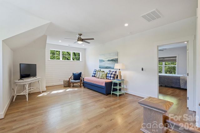 4232 Hiddenbrook Drive, Charlotte, NC 28205