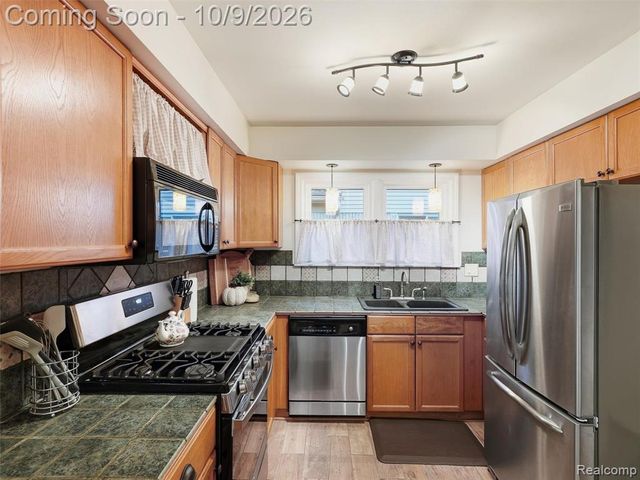 40841 Executive Drive, Sterling Heights, MI 48313