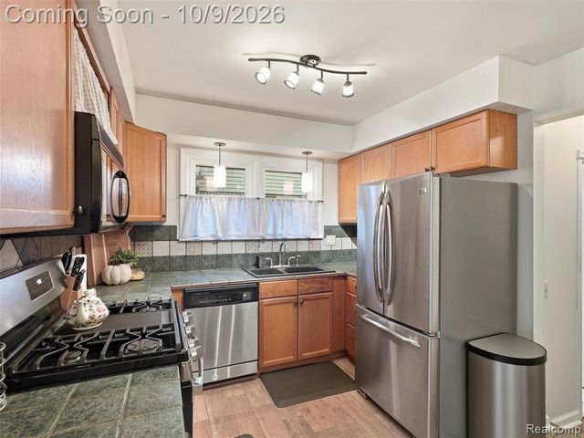 40841 Executive Drive, Sterling Heights, MI 48313