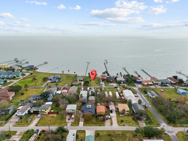 1035 6th Street, San Leon, TX 77539