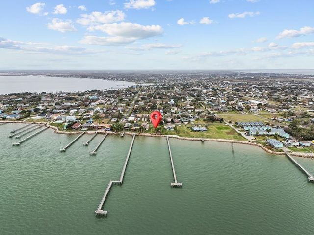 1035 6th Street, San Leon, TX 77539
