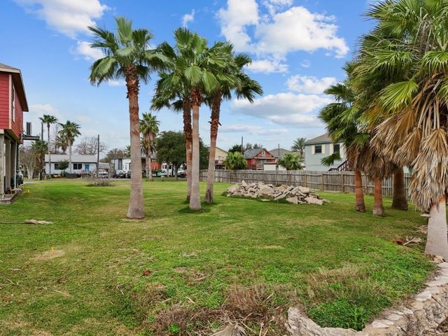 1035 6th Street, San Leon, TX 77539