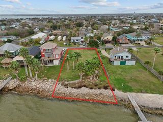 1035 6th Street, San Leon, TX 77539