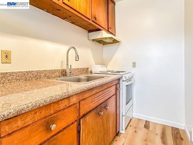 1250 E St, Hayward, CA 94541