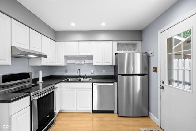 3975 Offshore Drive, Columbus, IN 47203