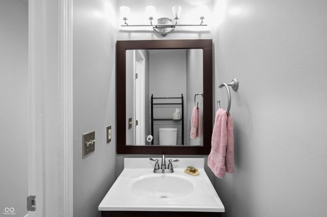3975 Offshore Drive, Columbus, IN 47203