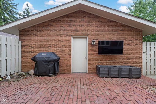 3975 Offshore Drive, Columbus, IN 47203