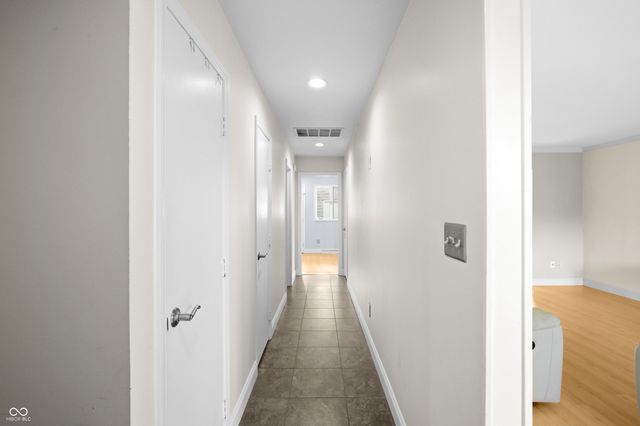 3975 Offshore Drive, Columbus, IN 47203
