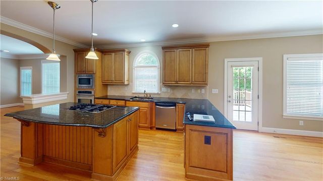 2140 Rossmore Road, Clemmons, NC 27012