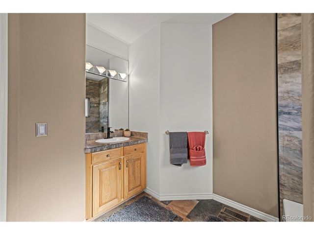 7 Sandpiper Cir, Thornton, CO 80241