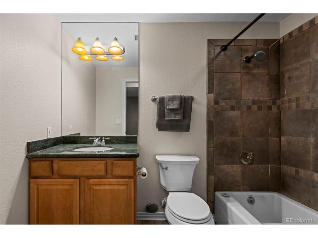 7 Sandpiper Cir, Thornton, CO 80241