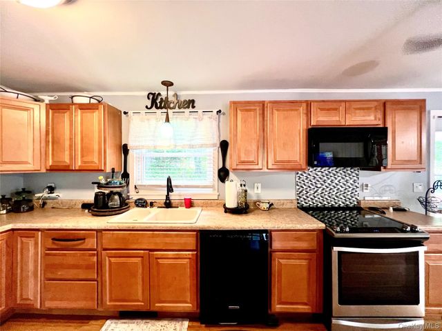 21 Woodycrest Trail, Monroe, NY 10950