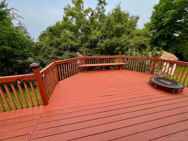 21 Woodycrest Trail, Monroe, NY 10950