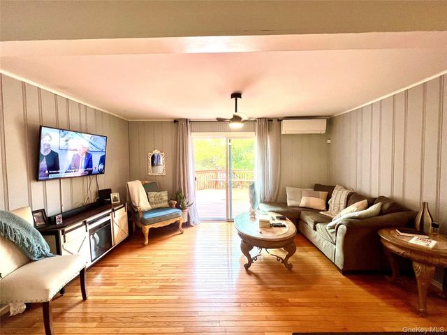 21 Woodycrest Trail, Monroe, NY 10950