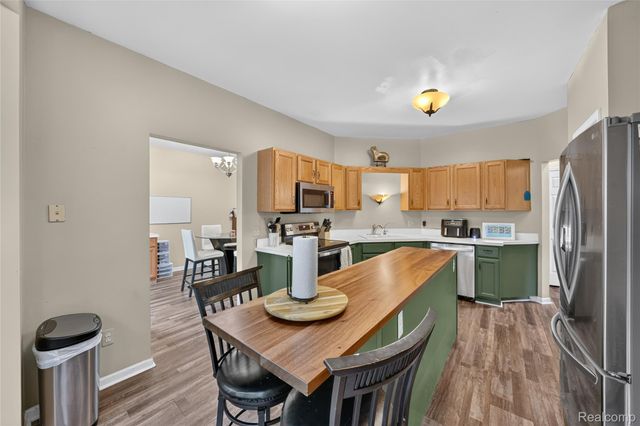 16130 Aspen Hollow Drive, Fenton Charter Township, MI 48430