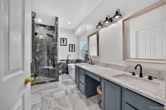 16130 Aspen Hollow Drive, Fenton Charter Township, MI 48430