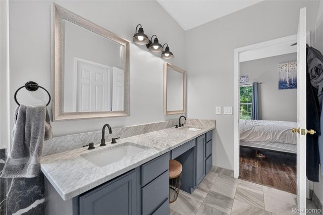 16130 Aspen Hollow Drive, Fenton Charter Township, MI 48430