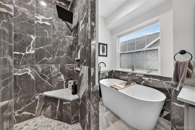 16130 Aspen Hollow Drive, Fenton Charter Township, MI 48430