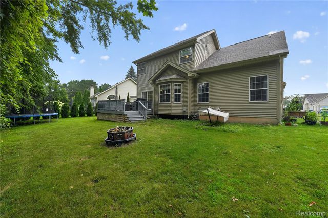 16130 Aspen Hollow Drive, Fenton Charter Township, MI 48430