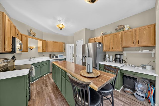 16130 Aspen Hollow Drive, Fenton Charter Township, MI 48430