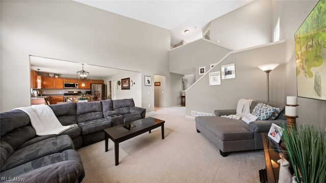 9660 Sunray Dr Drive, Olmsted Twp, OH 44138