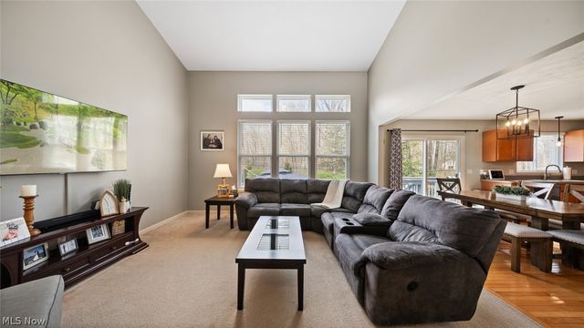 9660 Sunray Dr Drive, Olmsted Twp, OH 44138