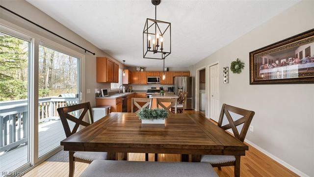 9660 Sunray Dr Drive, Olmsted Twp, OH 44138