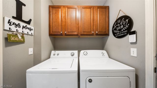 9660 Sunray Dr Drive, Olmsted Twp, OH 44138