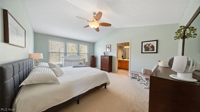 9660 Sunray Dr Drive, Olmsted Twp, OH 44138