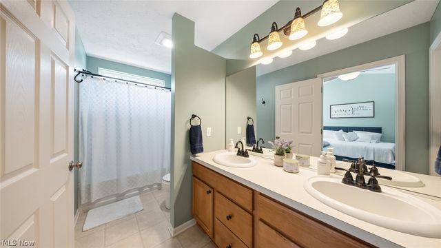 9660 Sunray Dr Drive, Olmsted Twp, OH 44138