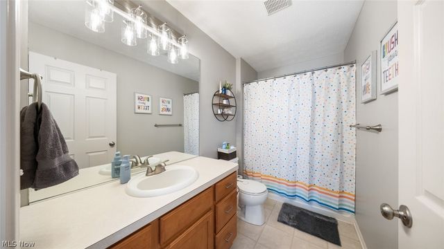 9660 Sunray Dr Drive, Olmsted Twp, OH 44138