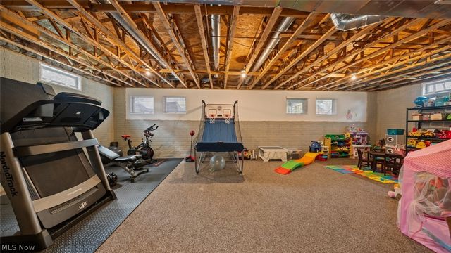 9660 Sunray Dr Drive, Olmsted Twp, OH 44138