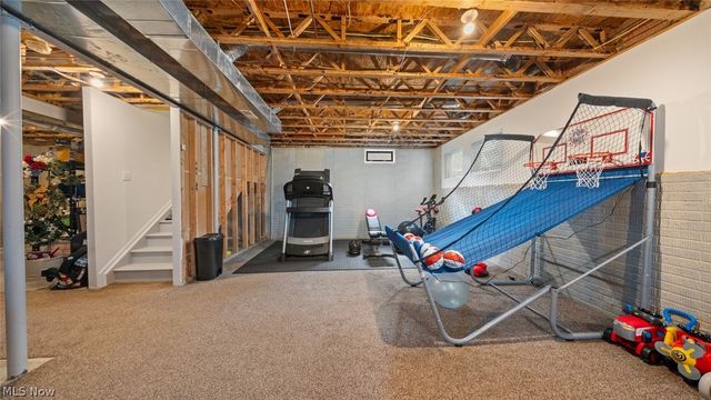 9660 Sunray Dr Drive, Olmsted Twp, OH 44138