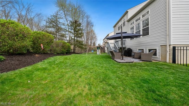 9660 Sunray Dr Drive, Olmsted Twp, OH 44138