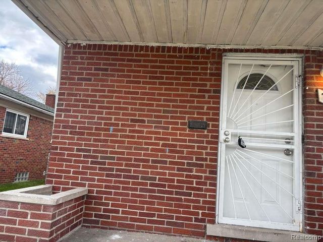 7140 Iowa Street, Hamtramck, MI 48212