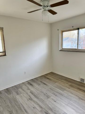 7140 Iowa Street, Hamtramck, MI 48212