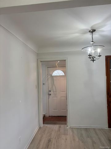 7140 Iowa Street, Hamtramck, MI 48212