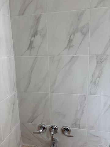 7140 Iowa Street, Hamtramck, MI 48212