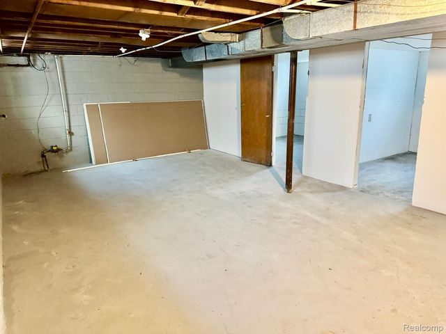 7140 Iowa Street, Hamtramck, MI 48212