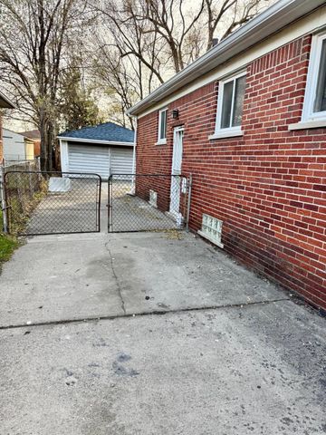 7140 Iowa Street, Hamtramck, MI 48212