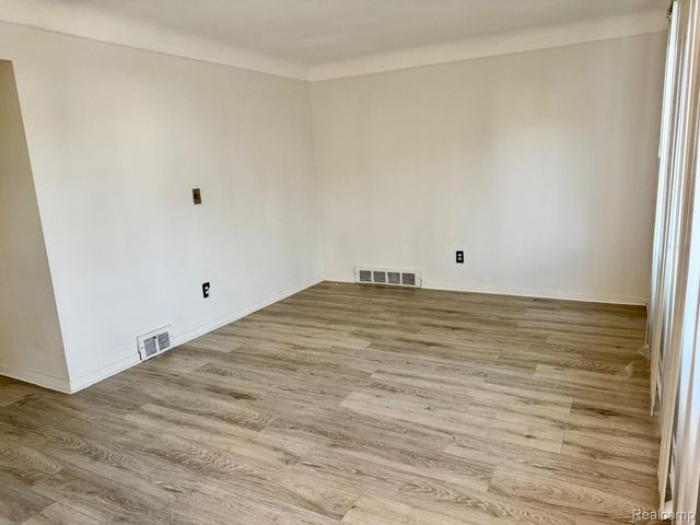 7140 Iowa Street, Hamtramck, MI 48212